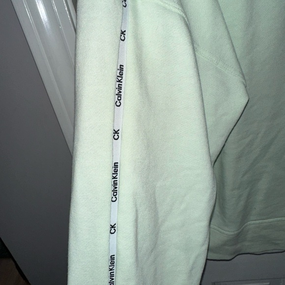 Calvin Klein V neck sweatshirt - Picture 5 of 5